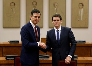 © Reuters. El acuerdo de PSOE y C's mezcla medidas liberales y sociales