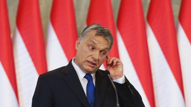 © Reuters. Hungarian Prime Minister Orban addresses a news conference in Budapest