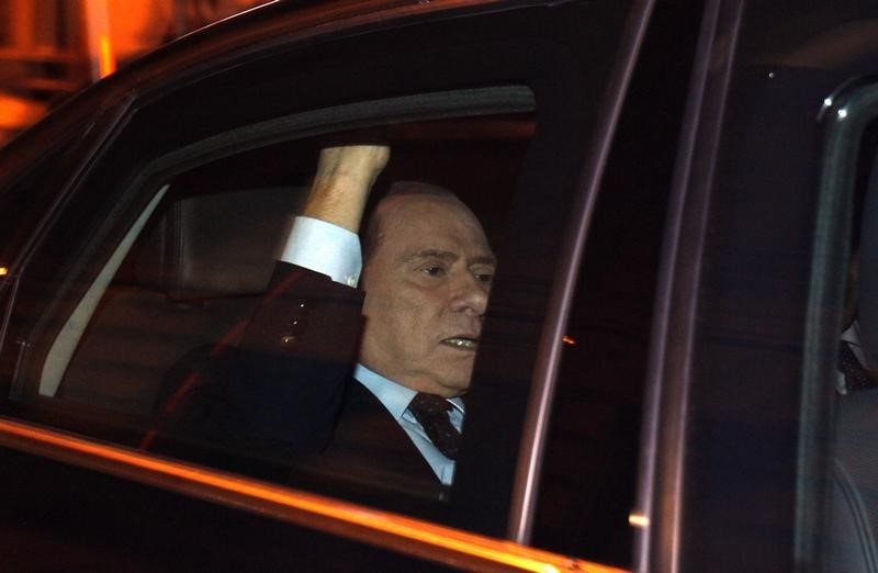 © Reuters. Silvio Berlusconi il 12 novembre 2011, all'uscita dalla Camera