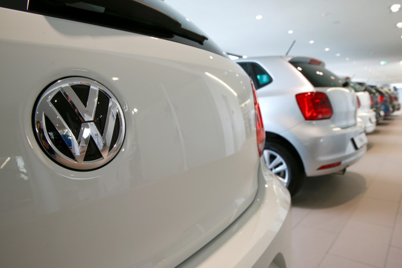 © Reuters. Logo of German carmaker Volkswagen is seen on a VW Golf car at a showroom of AMAG in Duebendorf