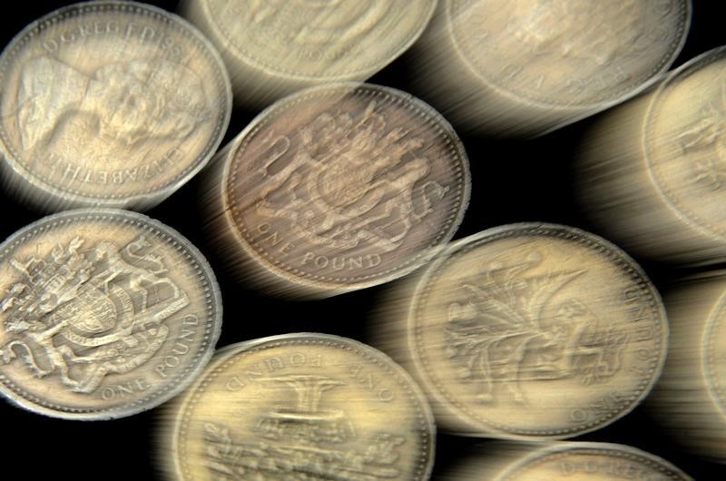 © Reuters. A pile of one pound coins is seen in central London