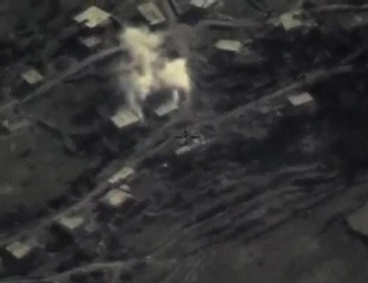 © Reuters. Still image taken from aerial footage shows airstrikes carried out by Russia's air force in Syria