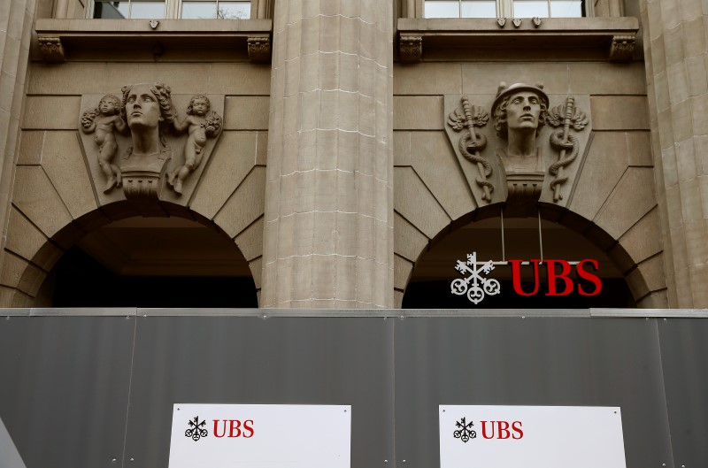 © Reuters. Fence surrounds renovation works at the headquarters of Swiss bank UBS in Zurich