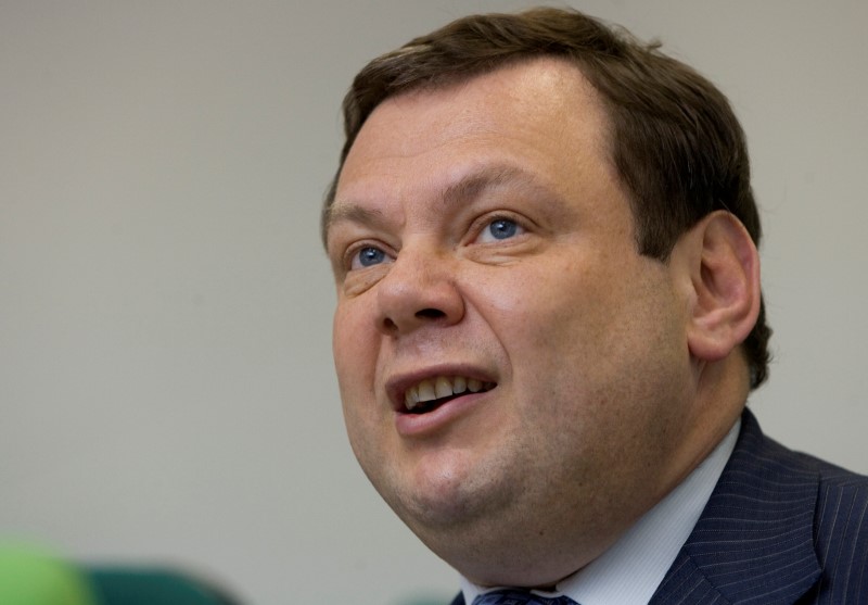 © Reuters. Magnate ruso Fridman retira su oferta de inversión a telecos brasileñas