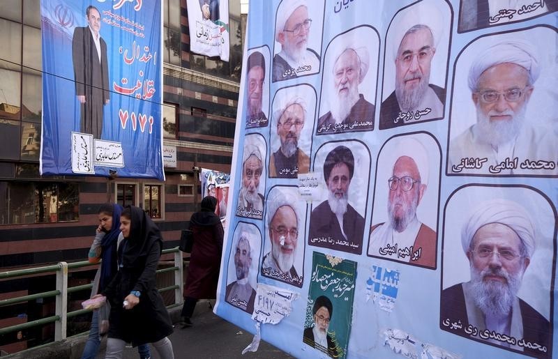 © Reuters. تقرير خاص-المعتدلون يختبرون قبضة المتشددين على السلطة في انتخابات ايران