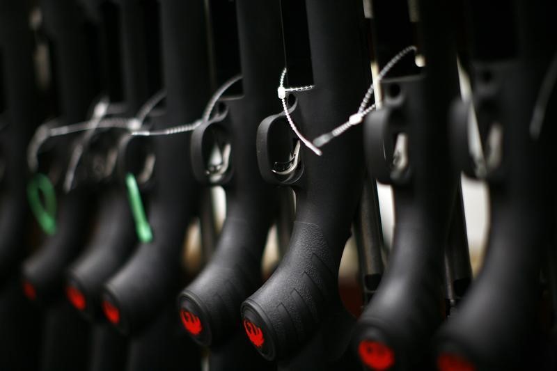 © Reuters. Rifles are seen at the Sturm, Ruger & Co., Inc. gun factory in Newport, New Hampshire