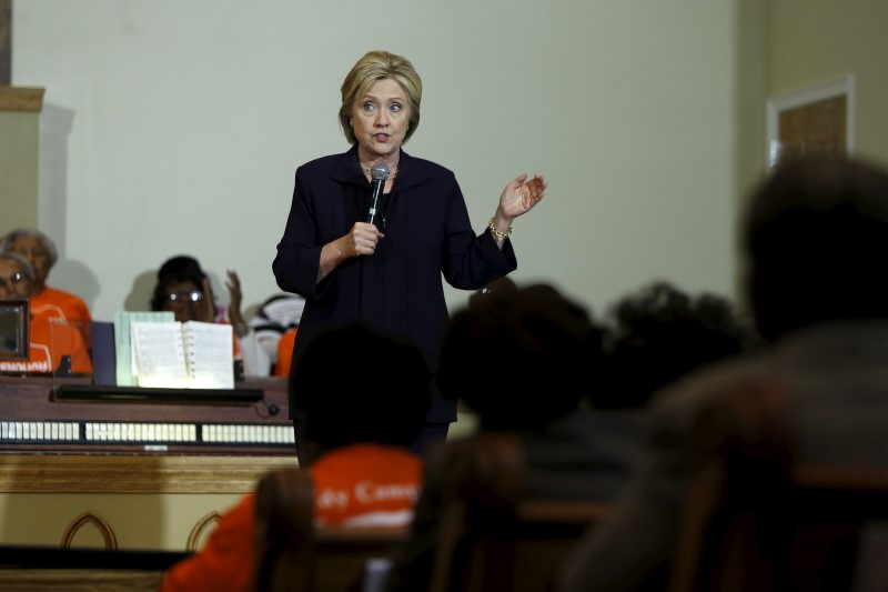 © Reuters. Clinton holds a town hall meeting for supporters at Cumberland United Methodist Church in Florence, South Carolina