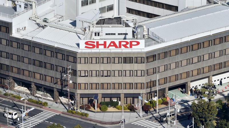 © Reuters. An aerial view shows Sharp Corp's headquarters in Osaka