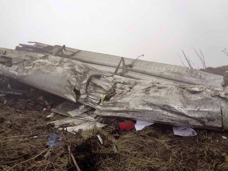 © Reuters. مخاوف من مقتل شخصين في ثاني حادث تحطم طائرة خلال يومين في نيبال