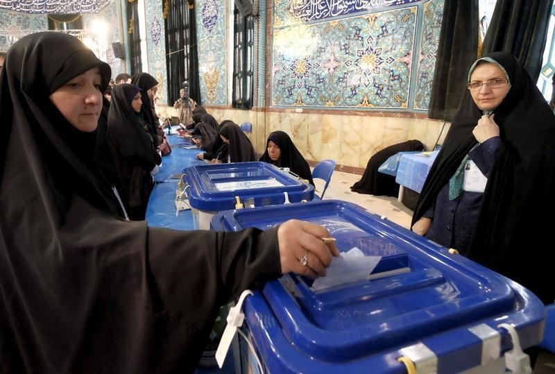 © Reuters. Sólida participación en elecciones de Irán tras retirada de sanciones