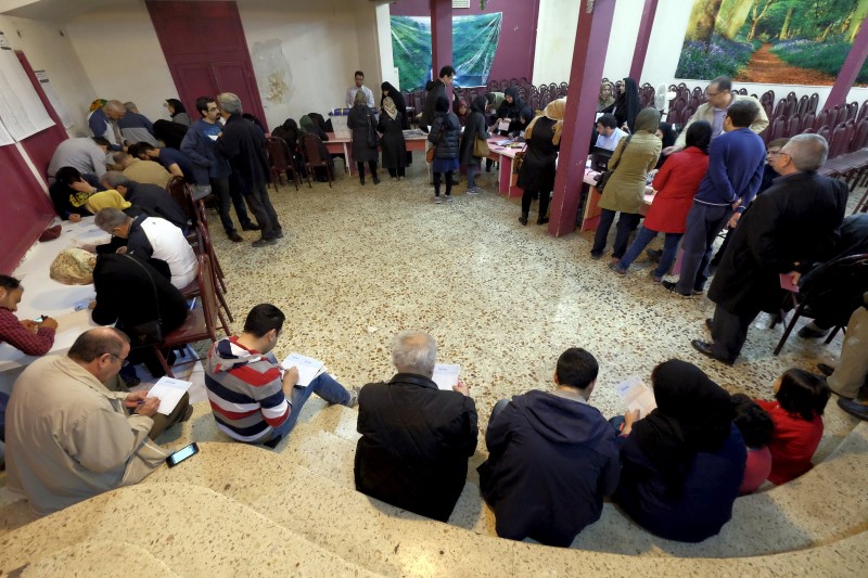 © Reuters. Iranianos votam em eleição em Teerã