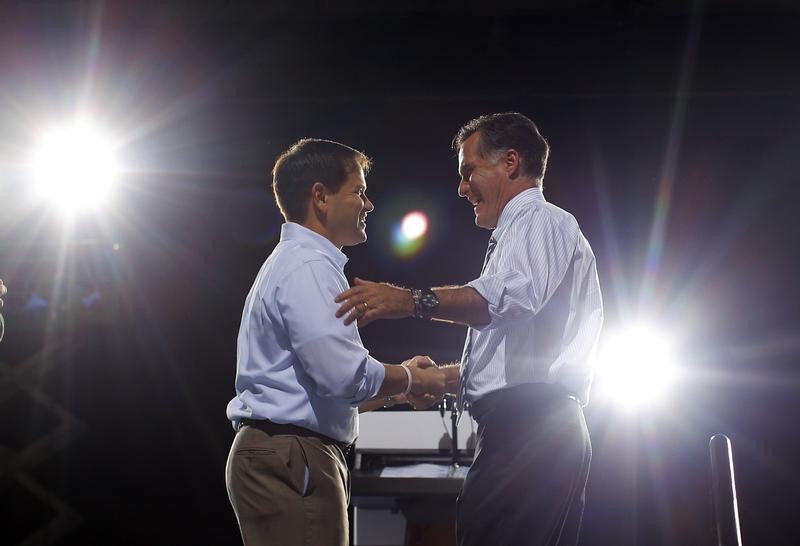 © Reuters. File photo of Mitt Romney shaking hands with Marco Rubio at a campaign rally in Coral Gables