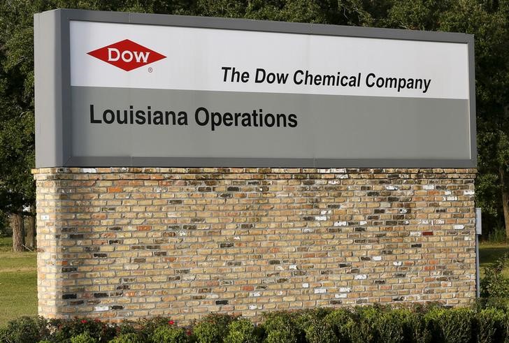 © Reuters. Sign is seen at an entrance to a Dow Chemical Co plant in Plaquemine