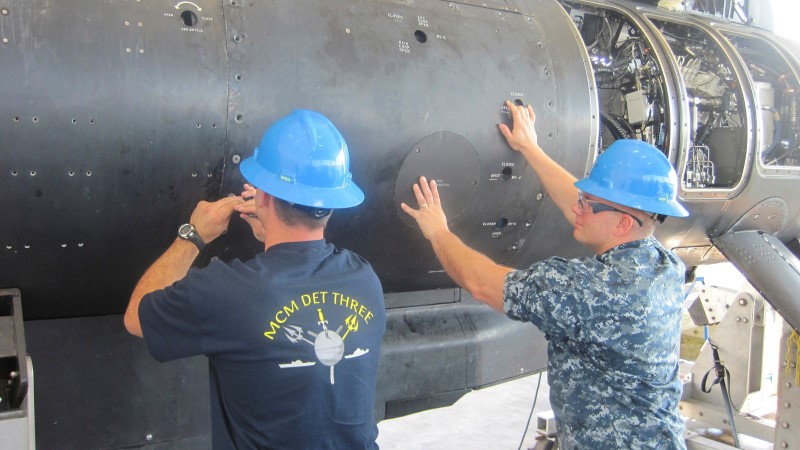 © Reuters. Handout of Mine Counter Measures Mission Detachment sailors preparing the Remote Multi-Mission Vehicle during reliability testing near Palm Beach