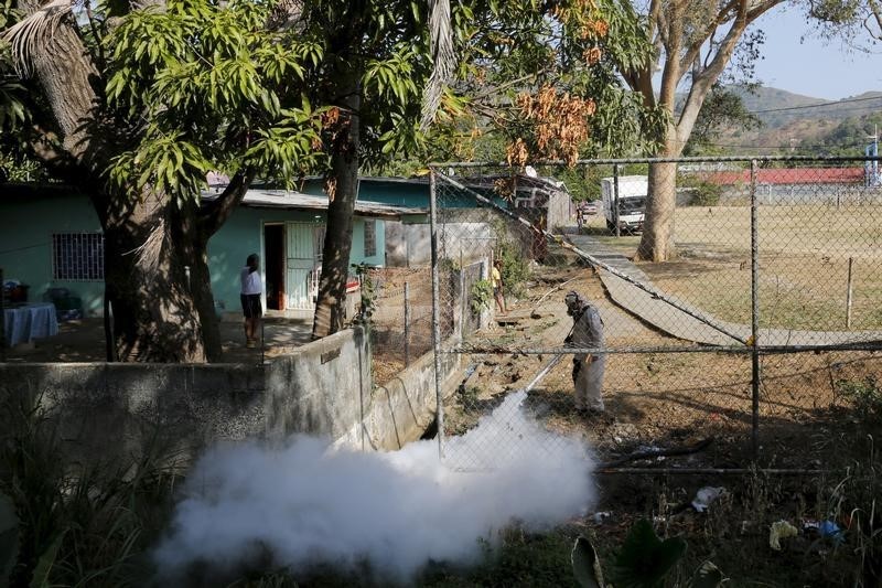© Reuters. Brasil toma medidas adicionales para atletas en su lucha contra virus Zika