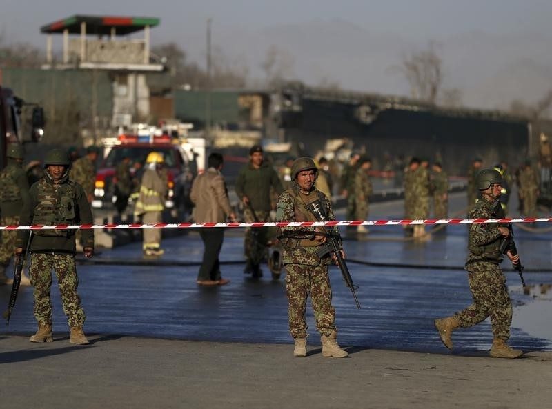 © Reuters. سقوط عشرات القتلى والجرحى في هجومين انتحاريين في أفغانستان