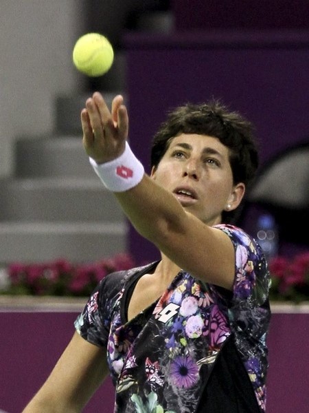 © Reuters. الإسبانية سواريز نافارو تحرز لقب بطولة قطر للتنس