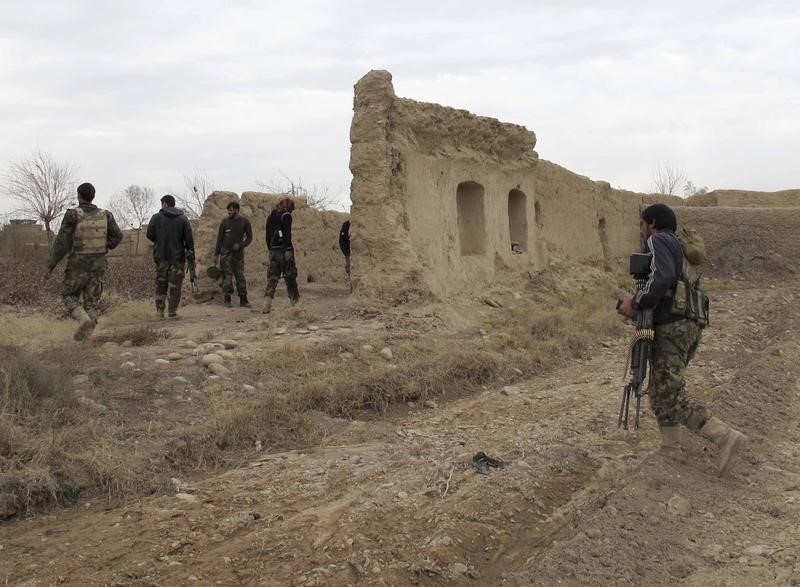© Reuters. مقتل شرطي أفغاني واعتقال 30 للاشتباه في دعمهم لطالبان
