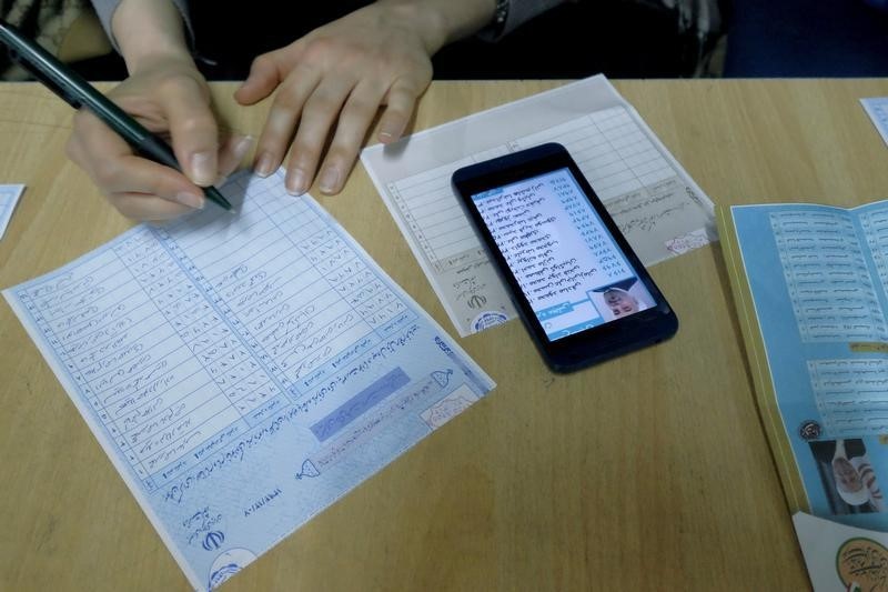 © Reuters. VICTOIRE ÉCRASANTE DES RÉFORMISTES AUX LÉGISLATIVES À TÉHÉRAN