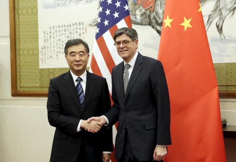 © Reuters. أمريكا تحث الصين على التحرك نحو سعر صرف تحدده السوق