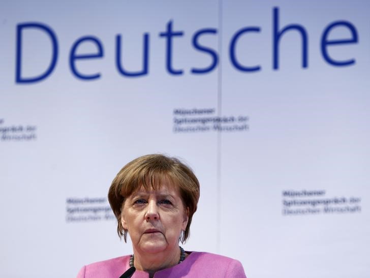 © Reuters. Merkel defiende apertura de fronteras en medio de desacuerdos en Alemania