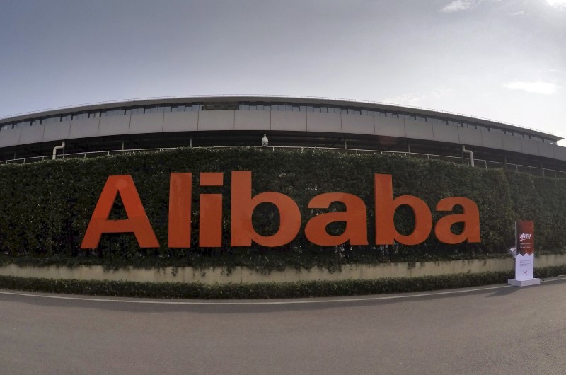 © Reuters. File photo of logo of Alibaba Group at its headquarters in Hangzhou