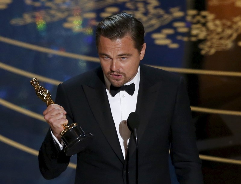 © Reuters. Leonardo DiCaprio gana su primer Oscar por 