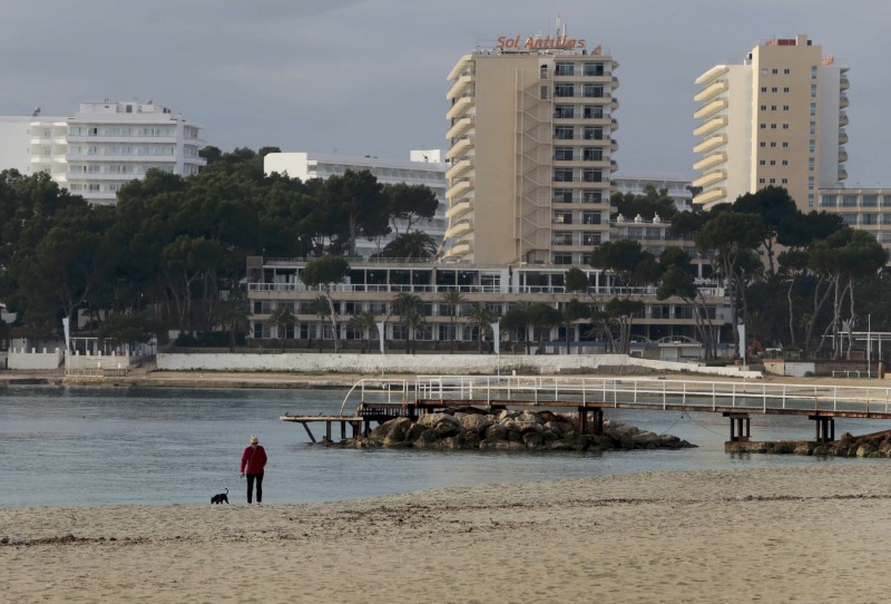 © Reuters. Canarias impulsa turismo extranjero en España en enero