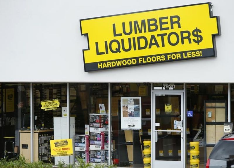 © Reuters. A Lumber Liquidators retail store is shown in San Diego, California
