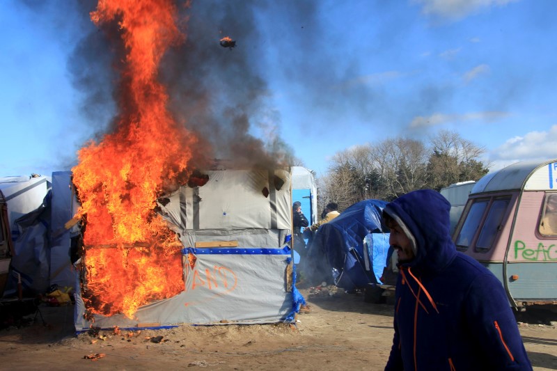 © Reuters.  DÉMANTÈLEMENT D’UNE PARTIE DU BIDONVILLE DE CALAIS