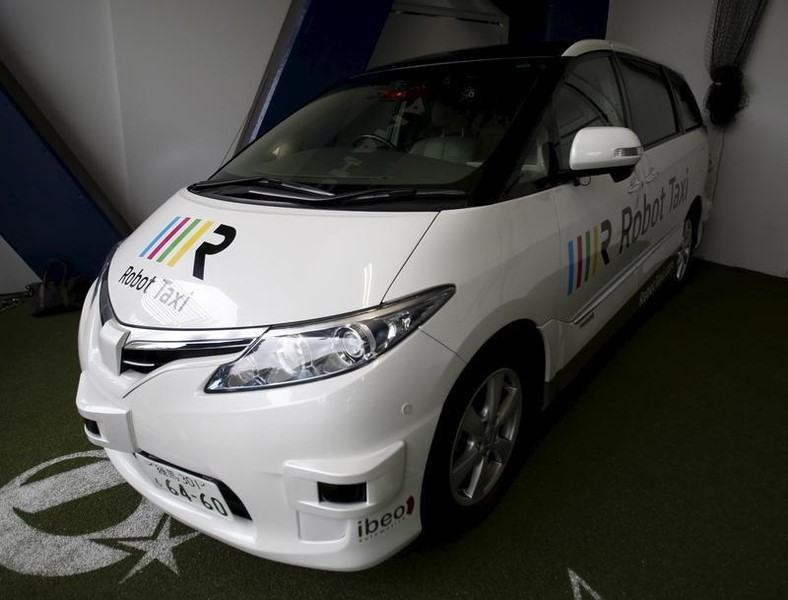 © Reuters. Compañía japonesa de taxis sin conductor baraja asociación con automotrices