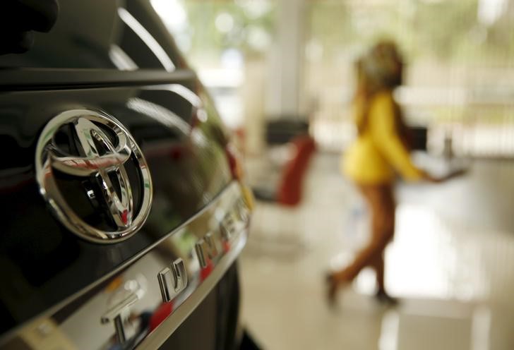 © Reuters. The logo of Toyota is seen on a Toyota Fortuner vehicle at a showroom in Jakarta