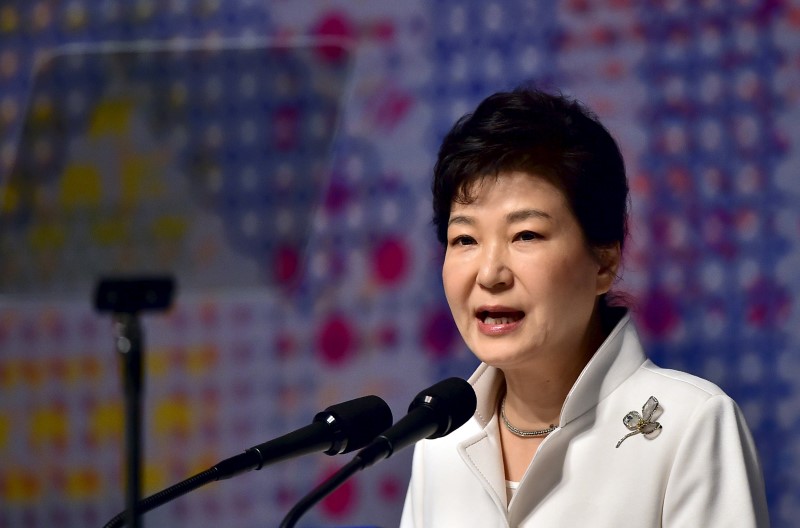 © Reuters. South Korean President Park delivers a speech during a ceremony to mark the anniversary of the 1919 independence movement against Japanese rule over the Korean peninsula in Seoul 