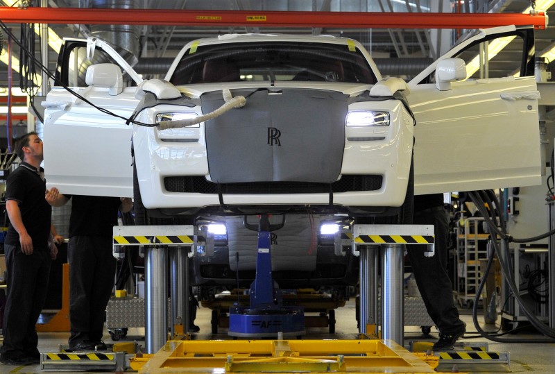 © Reuters. Employees work in the finishing and testing areas at the Rolls Royce plant in Goodwood