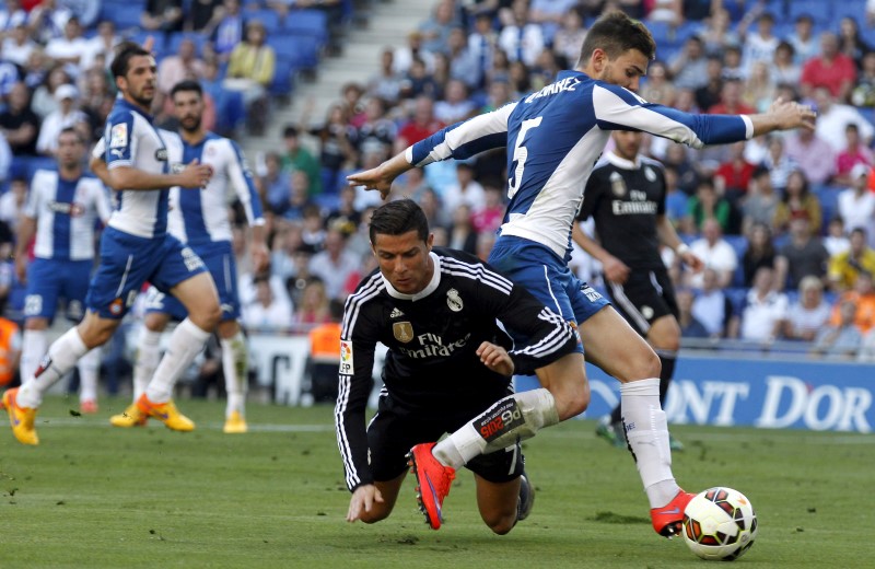 © Reuters. Ocho jugadores del Espanyol enfermos antes de su partido contra el Betis