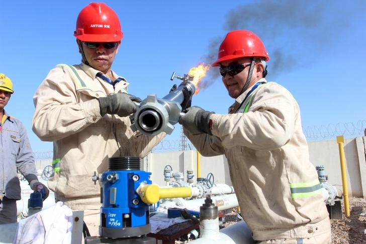 © Reuters. وزير الطاقة: شركات النفط الروسية تدعم مقترح تجميد الإنتاج