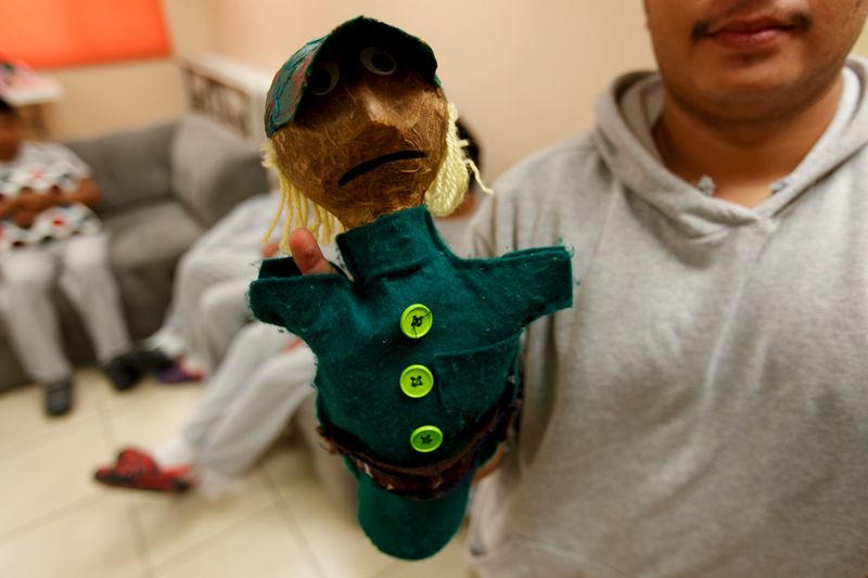 © Reuters. Unaccompanied minor migrant shows a puppet he made of a border patrol agent at the government-run shelter "Mexico, Mi hogar" (Mexico, My home) in Ciudad Juarez