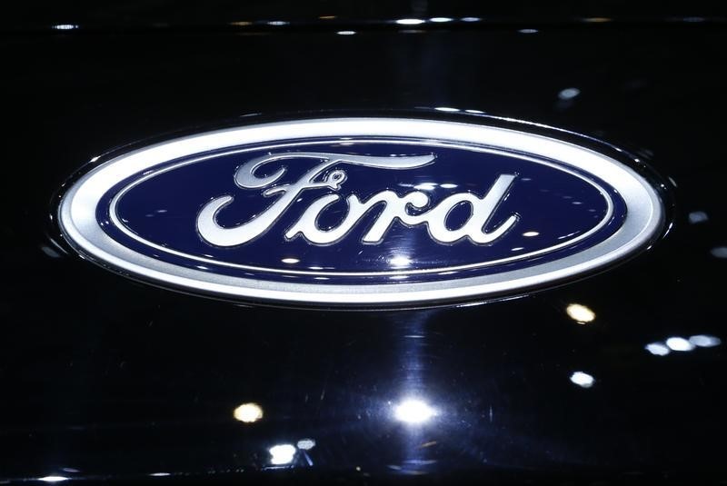 © Reuters. A logo of Ford is pictured on a car at the 86th International Motor Show in Geneva