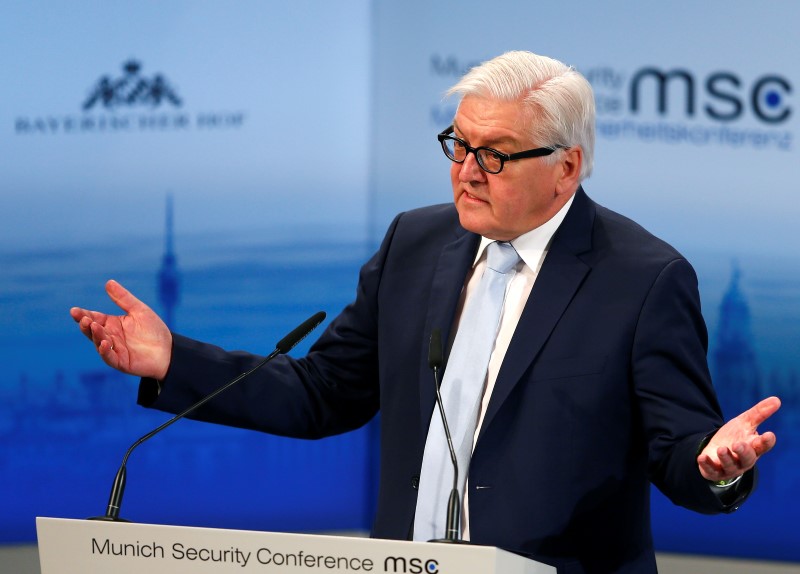 © Reuters. German Foreign Minister Steinmeier delivers a speech at the Munich Security Conference in Munich