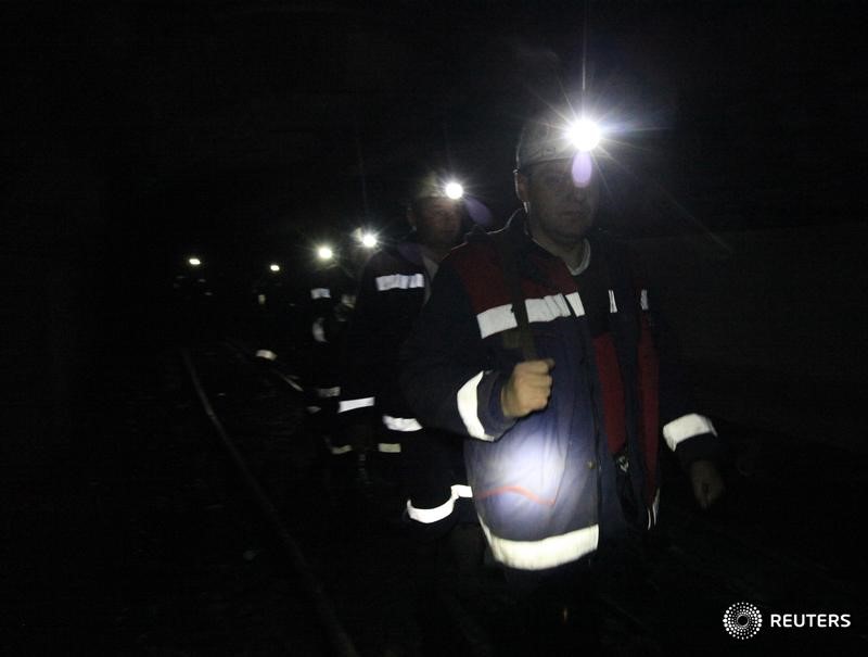 © Reuters. Горняки на шахте Воргашорская в Воркуте