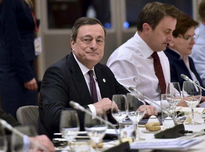© Reuters. Draghi destaca riesgos crecientes antes de la reunión del BCE en marzo