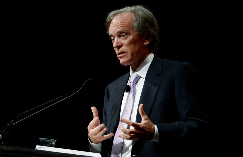 © Reuters. Bill Gross speaks at the Morningstar Investment Conference in Chicago