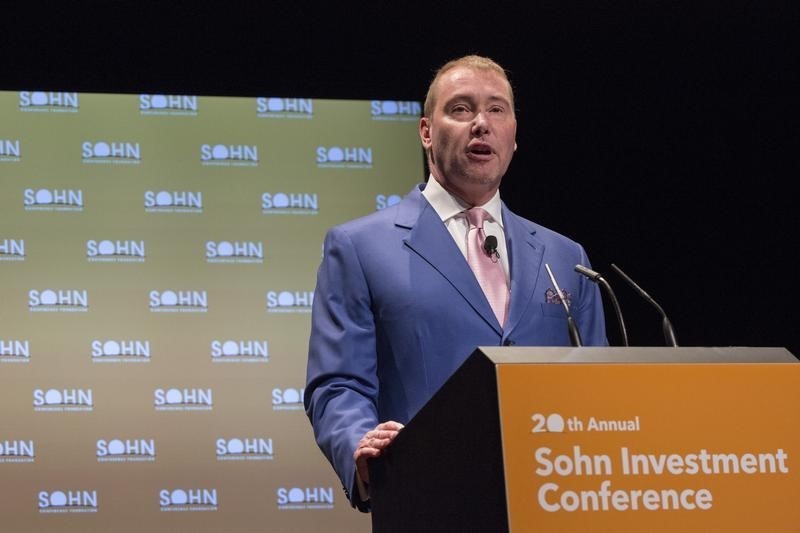 © Reuters. Jeffrey Gundlach, chief executive and chief investment officer of DoubleLine Capital,  speaks during the Sohn Investment Conference in New York 