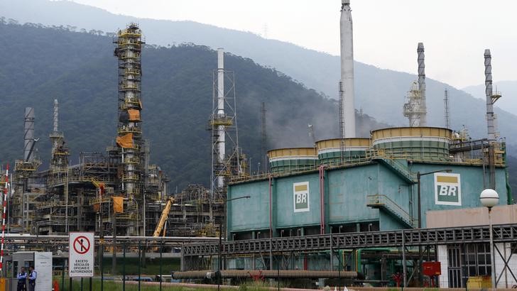 © Reuters. Vista geral de refinaria da Petrobras em Cubatão (SP).