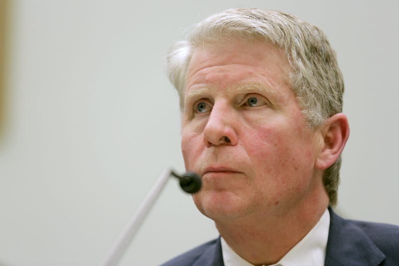 © Reuters. Manhattan District Attorney Cyrus R. Vance, Jr. testifies to the House Judiciary hearing on "The Encryption Tightrope: Balancing Americans' Security and Privacy" on Capitol Hill in Washington