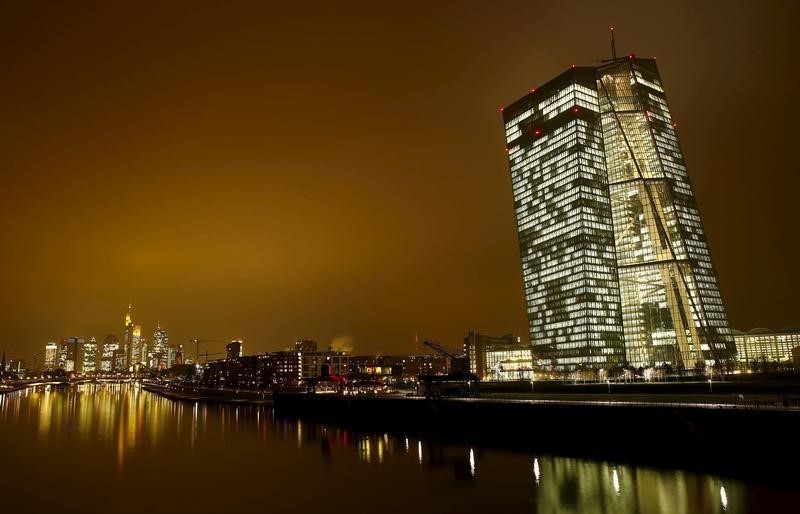 © Reuters. مسؤول بالمركزي: بنوك منطقة اليورو يمكنها التعامل مع الفائدة المتدنية