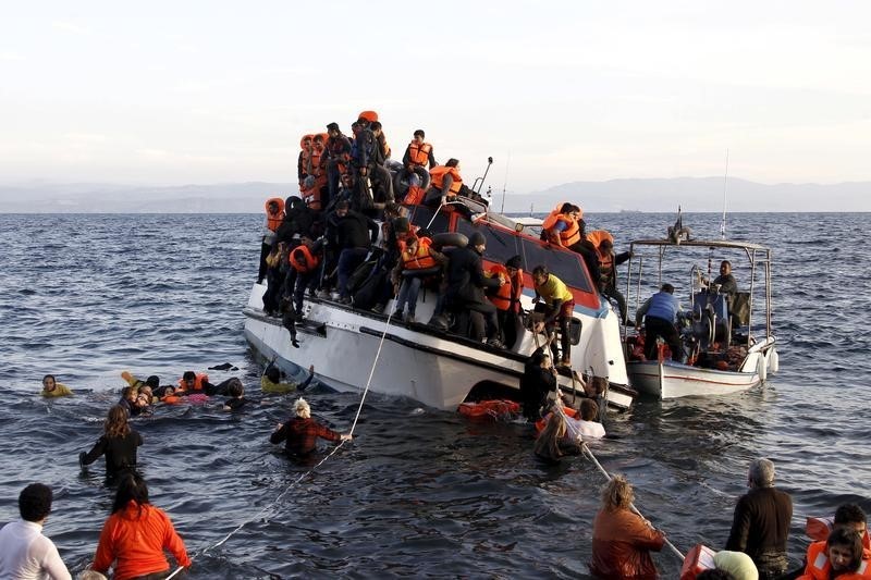 © Reuters. الاتحاد الأوروبي يريد خفض تدفق المهاجرين من تركيا دون الألف يوميا