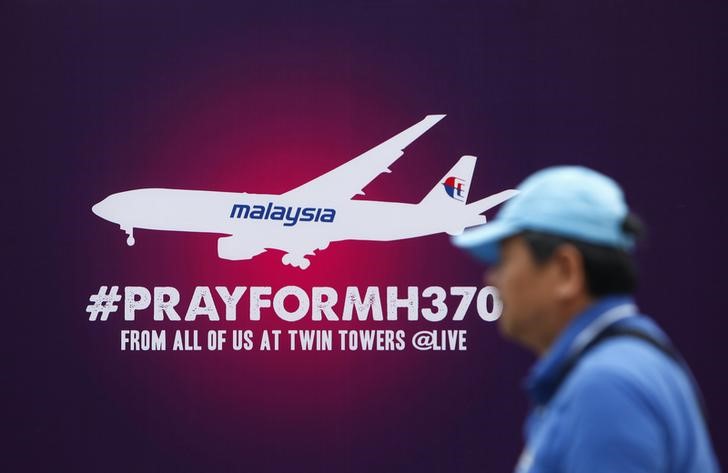 © Reuters. ماليزيا ترى احتمالا كبيرا أن يكون الحطام الموجود في موزامبيق لطائرة بوينج 777