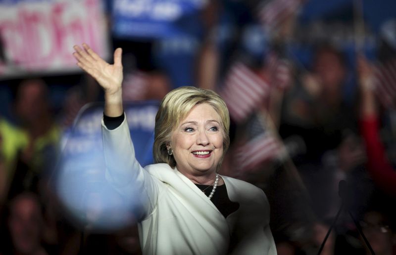 © Reuters. Democratic U.S. presidential candidate Hillary Clinton speaks about the results of the Super Tuesday primaries at a campaign rally in Miami