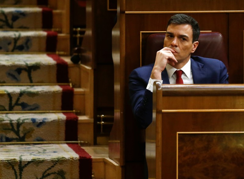 © Reuters. Spain's Socialist Party leader Pedro Sanchez attends an investiture debate at parliament in Madrid